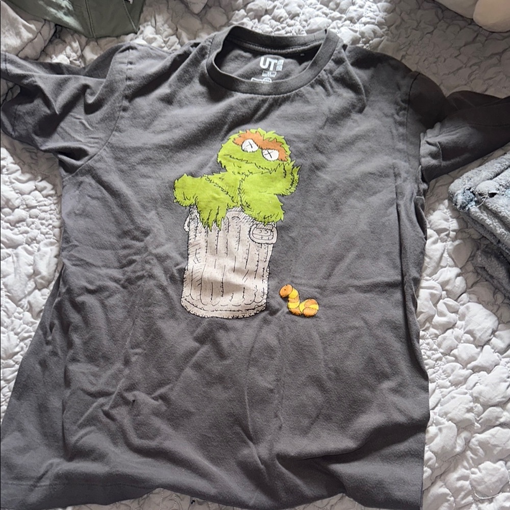 Uniqlo x KAWS Graphic Gray Short Sleeve T-Shirt